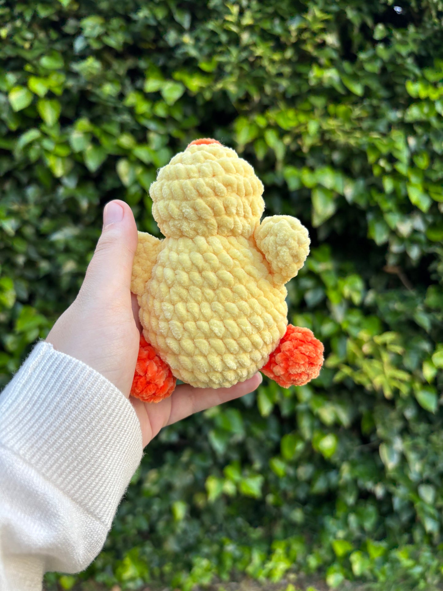 Bebé patito tumbado