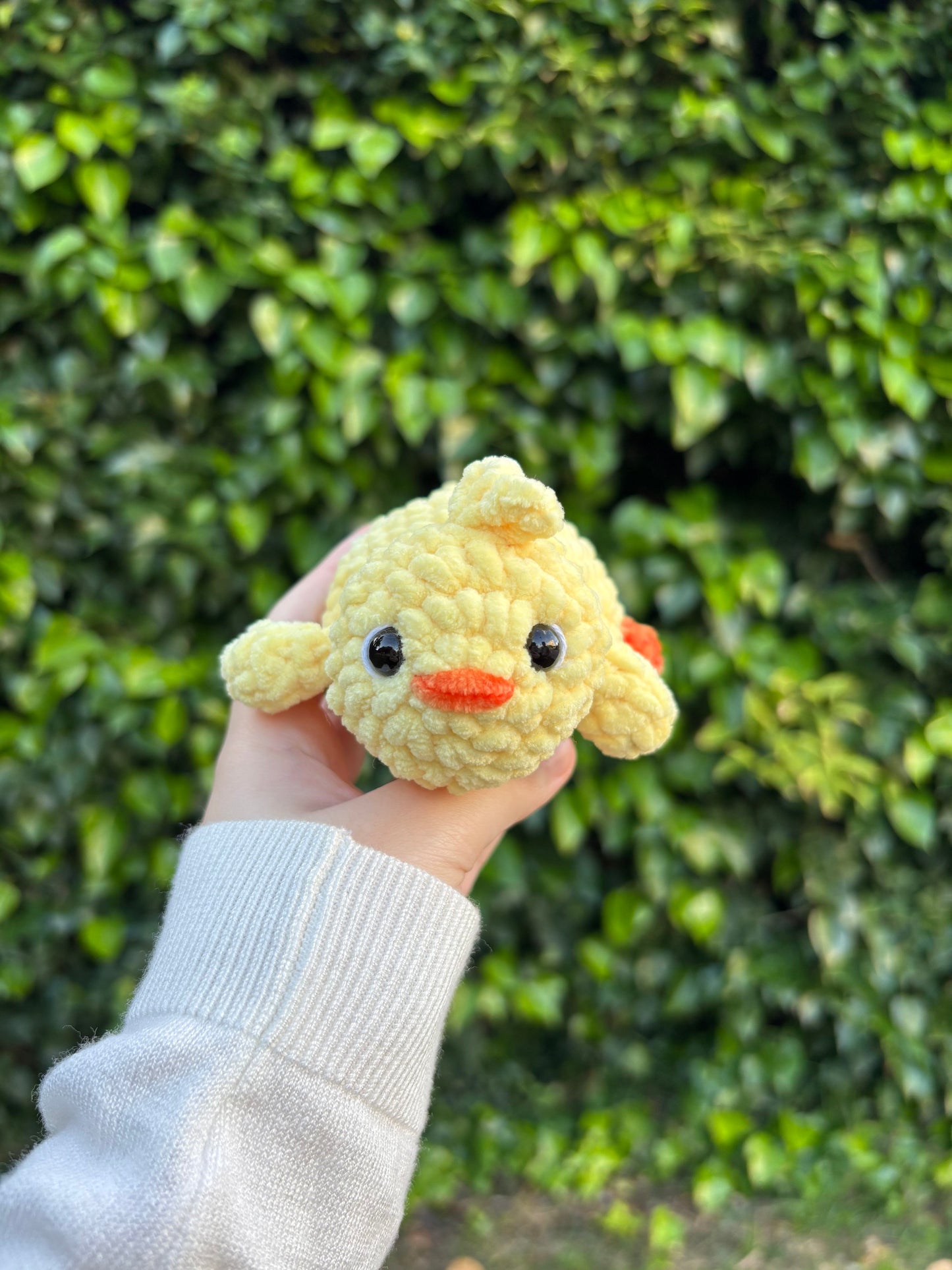 Bebé patito tumbado