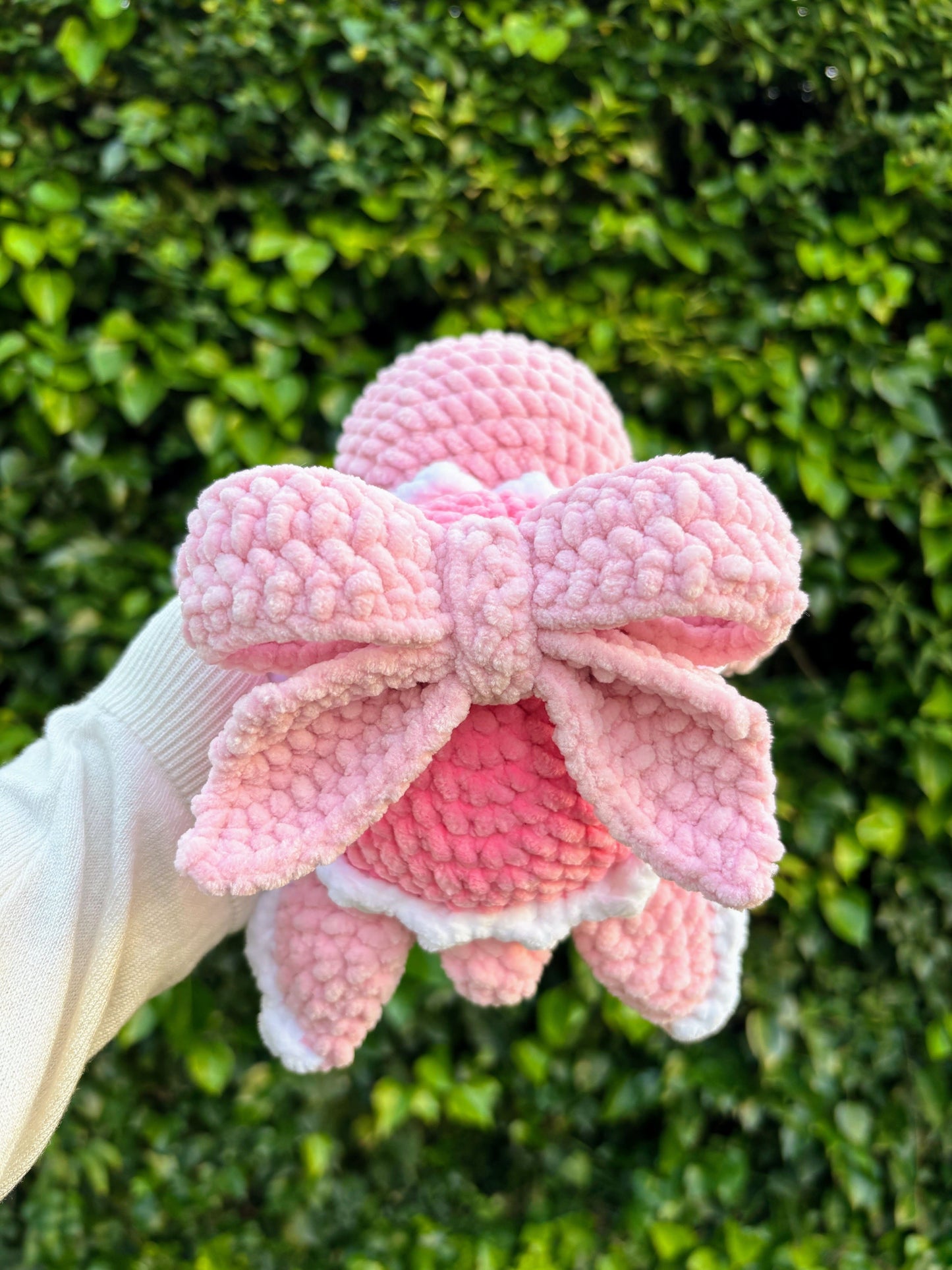 Tortuga rosa con lazo