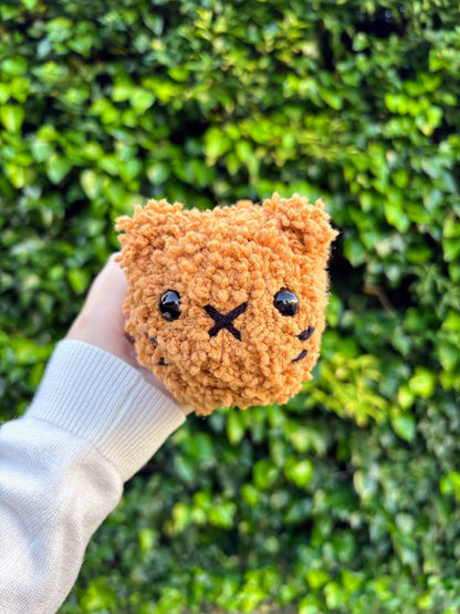 Gato salchicha marrón